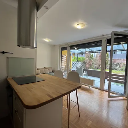 Oasis Atrium With Free Parking Apartment